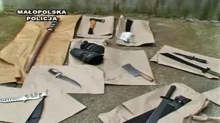 Siekiery, miecze, kastety...