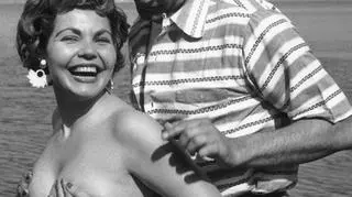 Simona Sylva i Robert Mitchum w Cannes w 1956 broku.