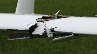 Skrzydło szybowca jest poważnie uszkodzone