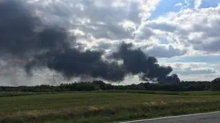 Słup dymu widziany jest z kilku kilometrów