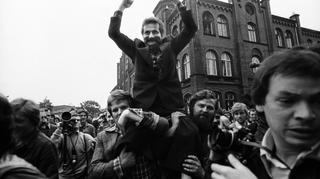 Słynne zdjecie Lecha Wałęsy z sierpnia 1980 roku
