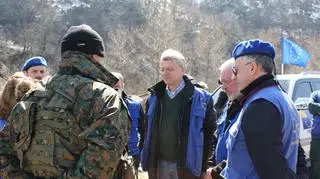 Spotkanie obserwatorów UE z Rosjanami w Perevi na granicy Osetii Płd. (eumm.eu)