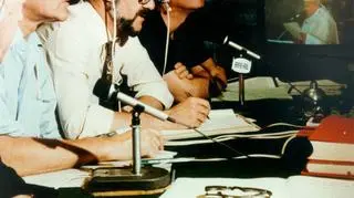 Sprawozdanie radiowe z Rzymu po wyborze Karola Wojtyły na papieża. Widoczni od lewej: ksiądz Tadeusz Kirschke, Tadeusz Nowakowski, Andrzej Krzeczunowicz, Jerzy Kaniewicz