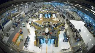 Sprzęt i narzędzia do produkcji F-22 zmagazynowano