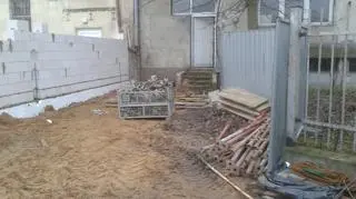 Sprzęt składowany na prywatnej posesji
