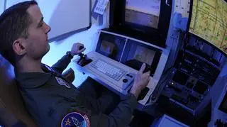 Stanowisko "pilota" samolotu bezzałogowego (Fot. USAF)