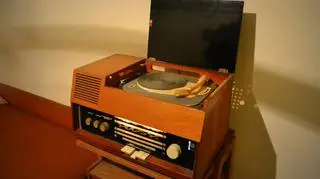 Stare radio z adapterem