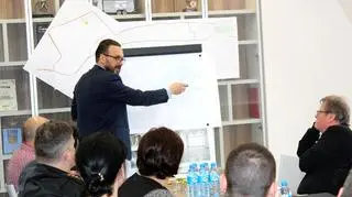 Starosta Janusz Dudojć na spotkaniu zespołu