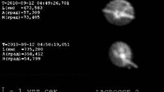 Starszy satelita Lacrosse 2 z paraboliczną anteną. Wystrzelony w 1991 roku. Już nie istnieje, wszedł w atmosferę w 2011 roku.