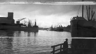 Statki w porcie, 1933