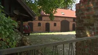 "Stodoła z funkcją laboratoryjno-mieszkalną" na "polach doświadczalnych" to jedynie niewielka część majątku ministra Szyszki