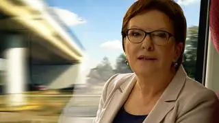 Stopklatka ze spotu Ewy Kopacz. W tle fragment wiaduktu przy ul. Piłsudskiego i Żuromińskiej