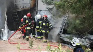 Strażacy gasili płonące tiry