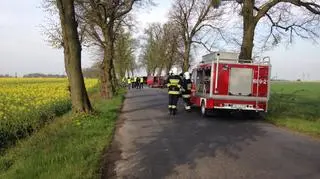 Strażacy musieli ciąć blachę busa