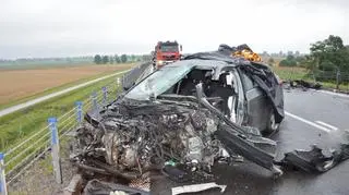 Strażacy musieli rozcinać karoserię pojazdów