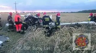 Strażacy musieli uwolnić z rozbitej awionetki pasażera