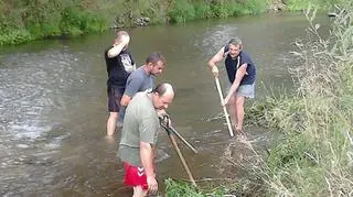 Strażacy ochotnicy szukali w rzece łodzi