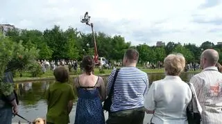 Święte Zdjęcie robiono z wysięgnika