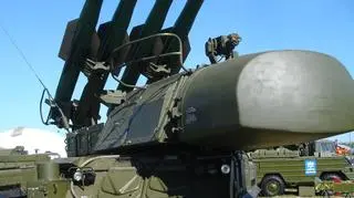 System Buk ma za zadanie wyłącznie zwalczać samoloty w odległości maksymalnie 50 kilometrów i na wysokości do 25 kilometrów