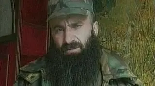 Szamil Basajew, późniejszy pogromca Rosjan, najpierw ochoczo z nimi współpracował (TVN24)