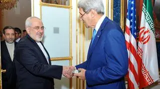 Szef MSZ Iranu Dżawad Zarif i sekretarz stanu USA John Kerry w trakcie negocjacji nuklearnych