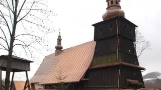 Szkoła w Skrzydlnej po wymianie pokrycia dachu