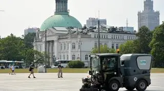 Szorowarka czyści stolicę