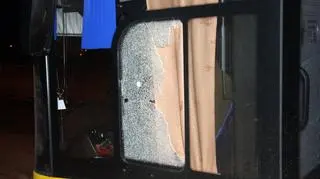 Szyba od strony kierowcy (fot. Marek Malinowski, KMP Płock)