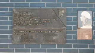 Tablica na leszczyńskim dworcu
