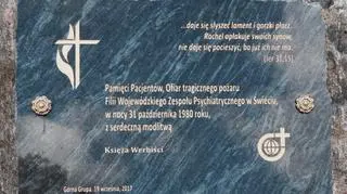 Tablica upamiętniająca ofiary pożaru ufundowana przez zakon werbistów, odsłonięta 19 września 2017 r