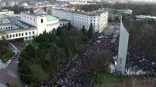 Tak manifestacja wyglądała z lotu ptaka pod Sejmem