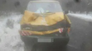 Tak wygląda bus, w którego uderzyła wojskowa ciężarówka