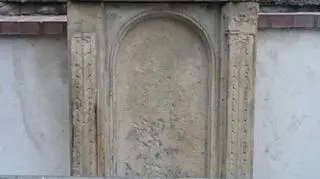 Tak wyglądała płyta po renowacji ...