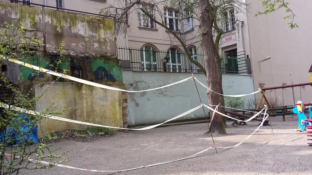 Taśma nie stanowi przeszkody dla dzieci