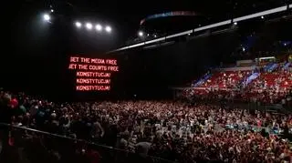 Telebim w czasie koncertu w Gdańsku