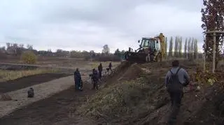 Teren został wyrównany i obsadzony trawą 