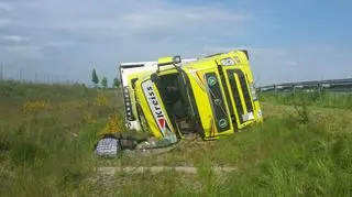 Tir przewrócił się na autostradzie