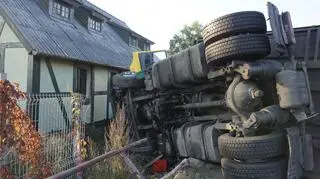 Tir wywrócił się na DK 15