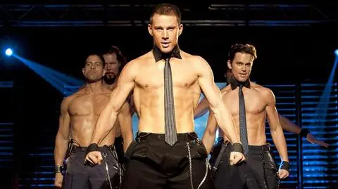 To dzięki filmowi "Magic Mike" Channing Tatum (w środku) wzbogacił się o 60 mln dol.