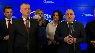 Tomasz Siemoniak (L) was tapped as Civic Platform's new leader by the outgoing chairman Grzegorz Schetyna (R)