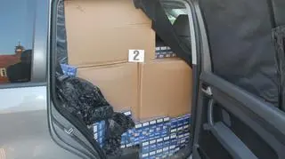 Towar owinięty był czarną folią