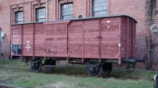 Towarowy wagon kolejowy produkcji niemieckiej w dwudziestoleciu międzywojennym był użytkowany przez Polskie Koleje Państwowe