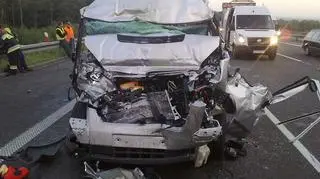 Transit uderzył w tira fot. opolska.policja.gov.pl