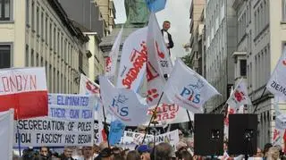 Transparent na manifestacji zwolenników TV Trwam