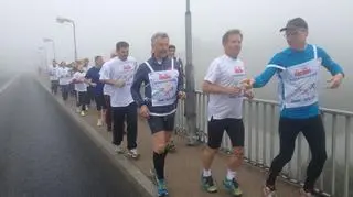 Trzech biegaczy, którzy wystartowali w biegu Freedom Charity Run sod gdańskiej stoczni dotarło do Berlina