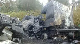 Trzy samochody stanęły w ogniu (fot. Kontakt 24)