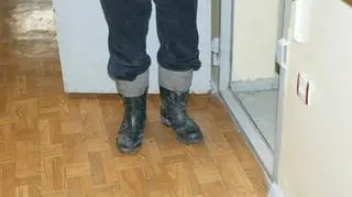 Tym obuwiem wymierzył ciosy lekarzowi i pielęgniarce