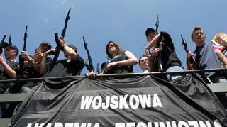 Uczelnie przygotowują platformy na paradę\ PAP