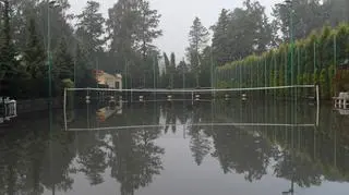 Ulewa zalała stadion w Danokowicach / Zdj. Remigiusz