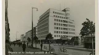 Ulica 10 lutego i budynek BGK w 1936 roku